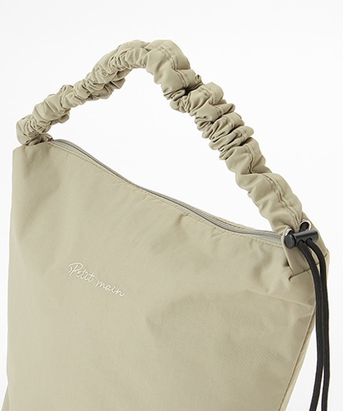petit main（プティマイン）の「【WEB限定】ママパパドロストミニショルダーバッグ【ウスカーキ】（ショルダーバッグ・レディース・ライトカーキ・フリー）」の4枚目の写真