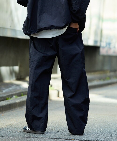 FREAK'S STORE（フリークスストア）の「EASY WEAR/ナイロンオーバーワイドパンツ/リラックスフィット（その他パンツ・メンズ・ホワイト/ベージュ/ブルー/グレー/ブラック・LARGE/MEDIUM/SMALL）」の17枚目の写真