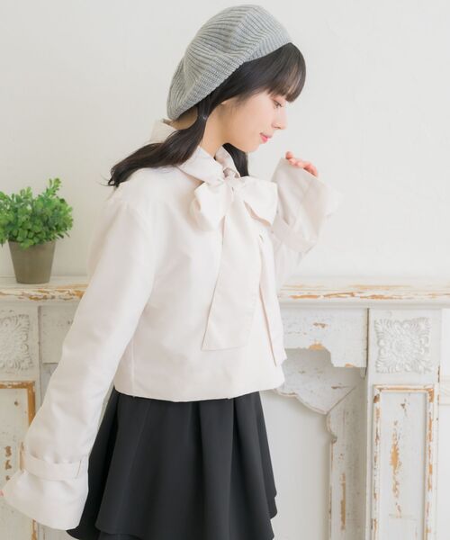 ems excite（エムズエキサイト）の「ボウタイショートトレンチ（トレンチコート・レディース・ブラック/ライトベージュ/ナチュラル・FREE）」の9枚目の写真