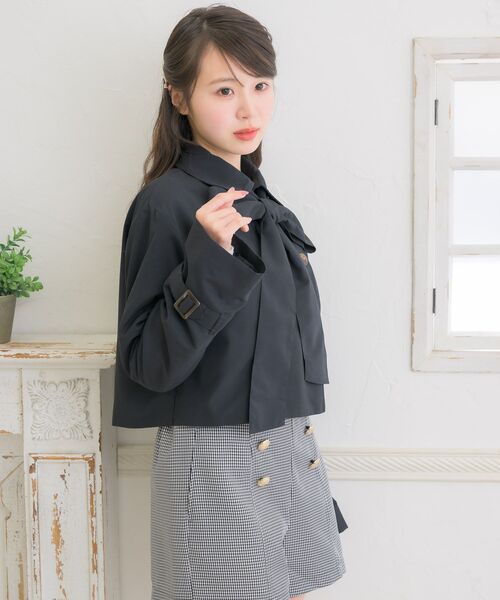 ems excite（エムズエキサイト）の「ボウタイショートトレンチ（トレンチコート・レディース・ブラック/ライトベージュ/ナチュラル・FREE）」の17枚目の写真