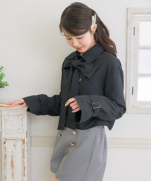 ems excite（エムズエキサイト）の「ボウタイショートトレンチ（トレンチコート・レディース・ブラック/ライトベージュ/ナチュラル・FREE）」の18枚目の写真