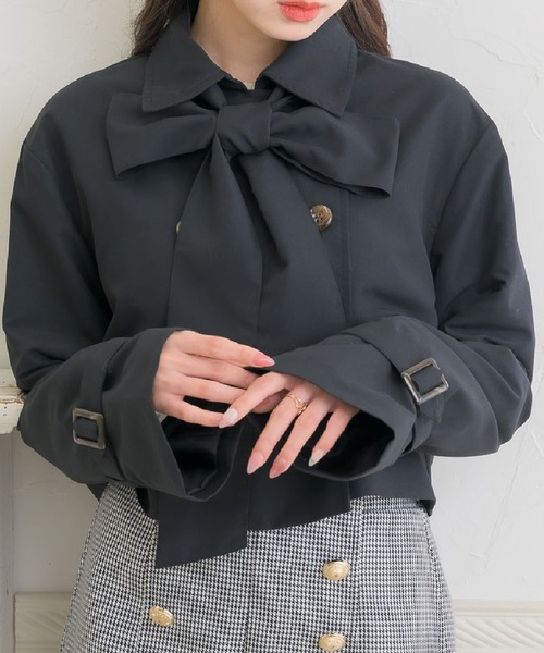 ems excite（エムズエキサイト）の「ボウタイショートトレンチ（トレンチコート・レディース・ブラック/ライトベージュ/ナチュラル・FREE）」の2枚目の写真