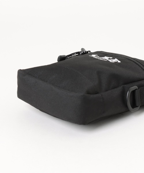 Lee（リー）の「Lee/リー 撥水　トラベル　タテショルダー（ボディバッグ/ウエストポーチ・レディース・ブラック・FREE）」の3枚目の写真
