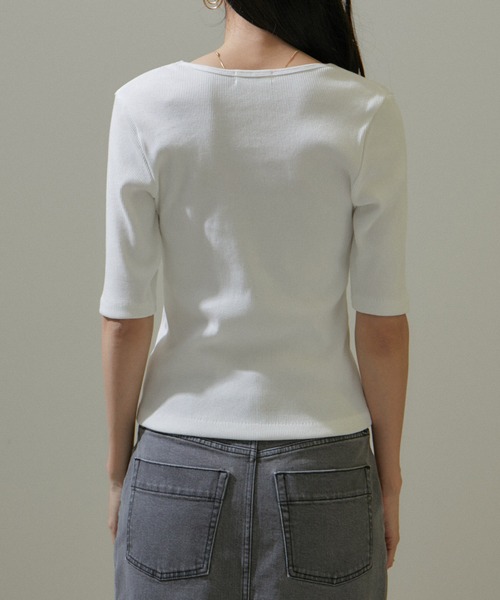 SALON adam et rope'（サロン アダム エ ロペ）の「KINANファームリーリブTシャツ（Tシャツ/カットソー・レディース・カーキ/ブラック/オフホワイト/レッド/ブルー・FREE）」の16枚目の写真