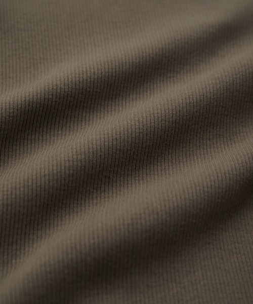 SALON adam et rope'（サロン アダム エ ロペ）の「KINANファームリーリブTシャツ（Tシャツ/カットソー・レディース・カーキ/ブラック/オフホワイト/レッド/ブルー・FREE）」の22枚目の写真