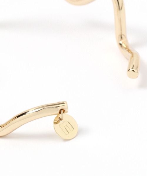 niko and...(ニコアンド)の「メタルウェーブバングル(バングル/リストバンド・レディース・グレー/イエロー・0)」の5枚目の写真