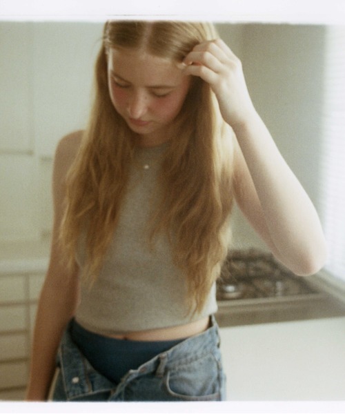 emmi(エミ)の「クロップドアメスリタンクトップ(タンクトップ・レディース・バーガンディー/ライトベージュ/ブラック/グレー・FREE)」の3枚目の写真