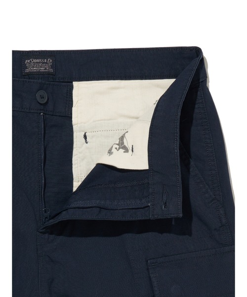 Levi's（リーバイス）の「Levi's/リーバイス CARRIER カーゴ ショートパンツ GRAPHITE NAVY BLAZ（カーゴパンツ・メンズ・ブルー・28inch/30inch/32inch/34inch/36inch）」の8枚目の写真
