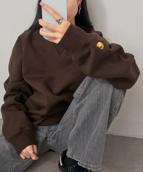 Carhartt WIP(カーハートダブリューアイピー)の「【Carhartt WIP】CHASE SWEATSHIRT I033660(スウェット・メンズ・ホワイト/グリーン/ブラック/グレー/オリーブ/ダークブラウン/ライトグレー/ネイビー・M/L)」の5枚目の写真