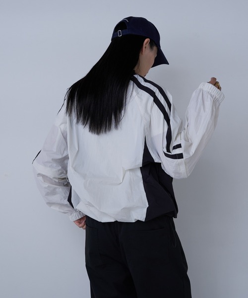 COLONY 2139（コロニートゥーワンスリーナイン）の「2WAYナイロンプルオーバー（Tシャツ/カットソー・メンズ・ブラック/ホワイト・MEDIUM/LARGE）」の5枚目の写真