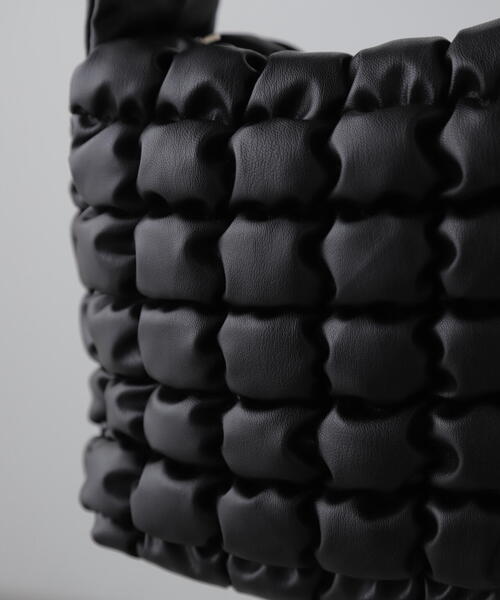 FREE'S MART（フリーズマート）の「◆ポコポコバッグ（ハンドバッグ・レディース・ブラック/ホワイト・ﾌﾘ-）」の7枚目の写真