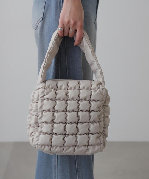 FREE'S MART（フリーズマート）の「◆ポコポコバッグ（ハンドバッグ・レディース・ブラック/ホワイト・ﾌﾘ-）」の2枚目の写真