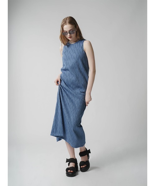 :ETHROF(イーサオブ)の「WAVE PLEATED ONEPIECE(ワンピース・レディース・ブルー/ブラック・FREE)」の1枚目の写真