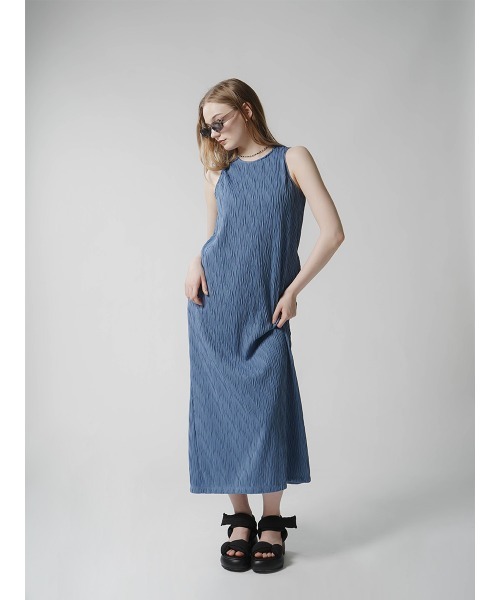 :ETHROF(イーサオブ)の「WAVE PLEATED ONEPIECE(ワンピース・レディース・ブルー/ブラック・FREE)」の4枚目の写真