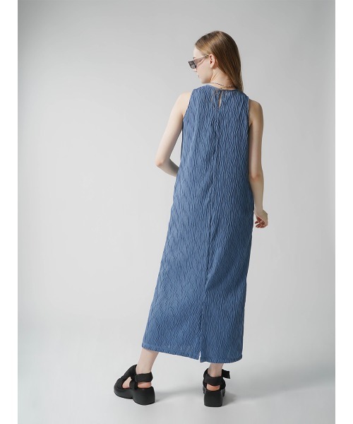 :ETHROF(イーサオブ)の「WAVE PLEATED ONEPIECE(ワンピース・レディース・ブルー/ブラック・FREE)」の6枚目の写真