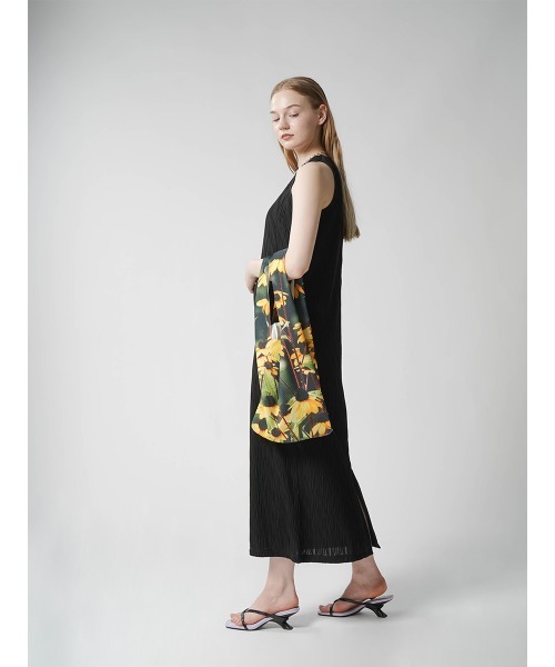 :ETHROF(イーサオブ)の「WAVE PLEATED ONEPIECE(ワンピース・レディース・ブルー/ブラック・FREE)」の10枚目の写真
