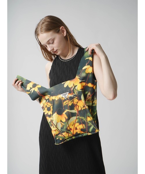 :ETHROF(イーサオブ)の「WAVE PLEATED ONEPIECE(ワンピース・レディース・ブルー/ブラック・FREE)」の11枚目の写真