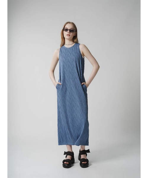 :ETHROF(イーサオブ)の「WAVE PLEATED ONEPIECE(ワンピース・レディース・ブルー/ブラック・FREE)」の17枚目の写真