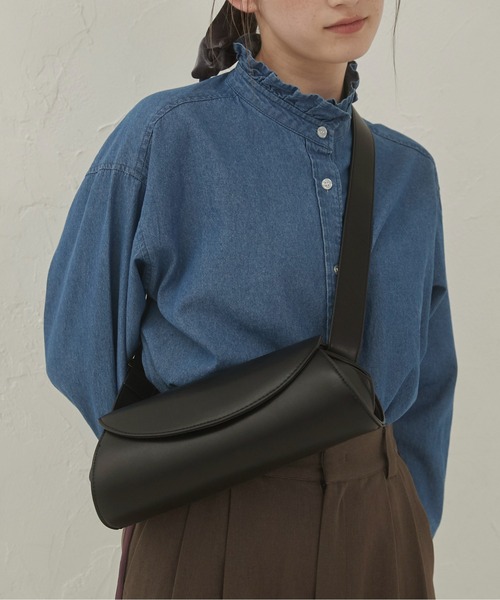 ANGIE（アンジー）の「ワイドショルダーフラップバッグ（ショルダーバッグ・レディース・ブラウン/ブラック・FREE）」の2枚目の写真