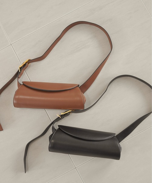 ANGIE（アンジー）の「ワイドショルダーフラップバッグ（ショルダーバッグ・レディース・ブラウン/ブラック・FREE）」の9枚目の写真