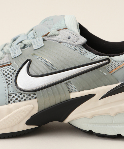 NIKE(ナイキ)の「【NIKE/ ナイキ】V2K Run(Grey)(スニーカー・レディース・グレー・23cm/24cm/25cm/26cm)」の6枚目の写真