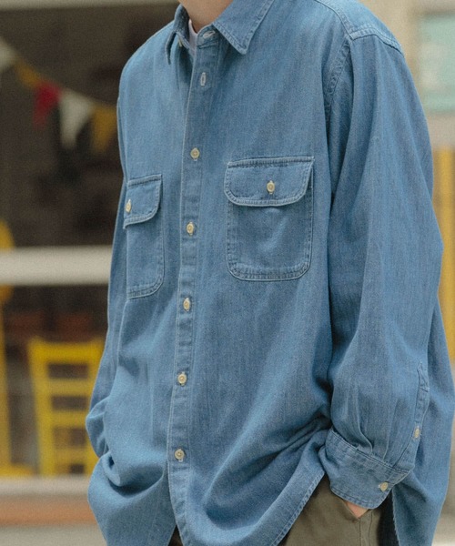 ITEMS URBANRESEARCH（アイテムズ アーバンリサーチ）の「ダブルポケット ウォッシュドデニムシャツ（シャツ/ブラウス・メンズ・ブルー/ブラック・LARGE/MEDIUM）」の3枚目の写真
