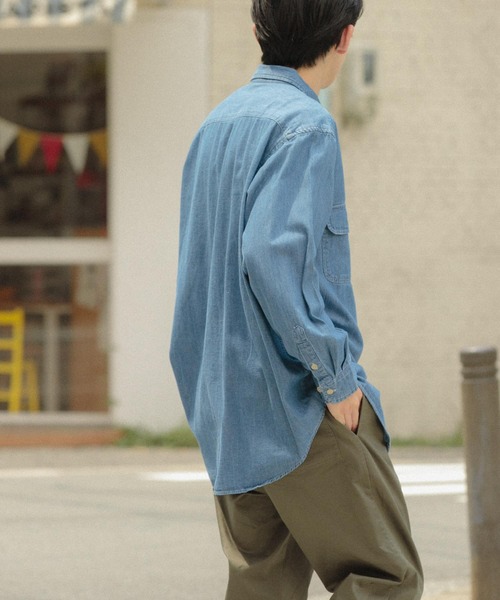 ITEMS URBANRESEARCH（アイテムズ アーバンリサーチ）の「ダブルポケット ウォッシュドデニムシャツ（シャツ/ブラウス・メンズ・ブルー/ブラック・LARGE/MEDIUM）」の5枚目の写真