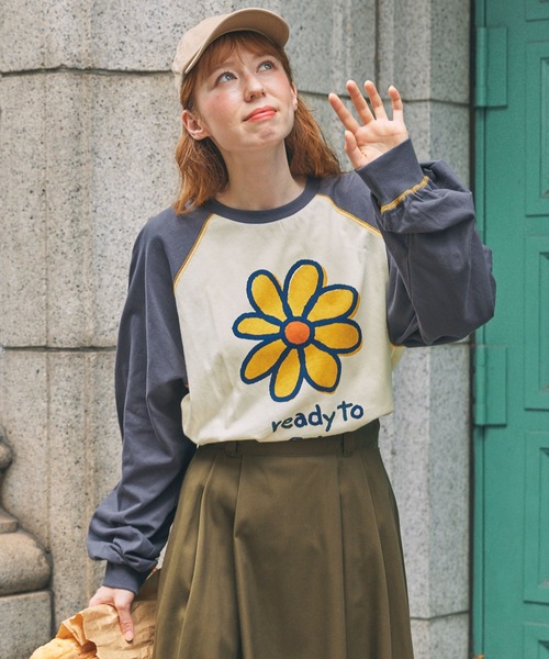 MONO-MART LADY'S(モノマートレディース)の「配色ステッチ×フラワーグラフィックプリント ラグラン 長袖Tシャツ(Tシャツ/カットソー・レディース・グレー系/ネイビー系/グレー系1/ブラック系/ホワイト系/ベージュ系・FREE)」の14枚目の写真