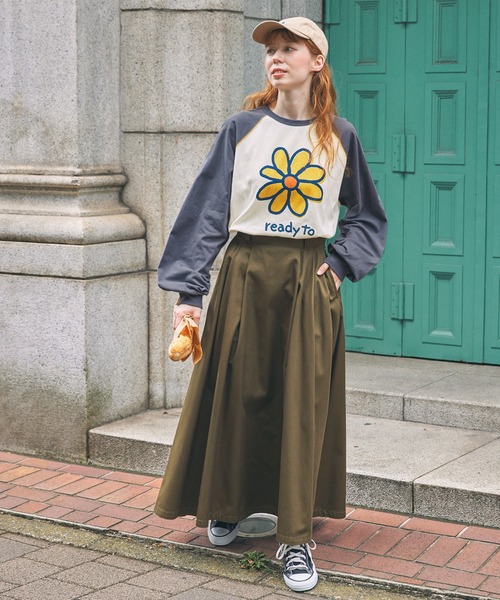 MONO-MART LADY'S(モノマートレディース)の「配色ステッチ×フラワーグラフィックプリント ラグラン 長袖Tシャツ(Tシャツ/カットソー・レディース・グレー系/ネイビー系/グレー系1/ブラック系/ホワイト系/ベージュ系・FREE)」の20枚目の写真