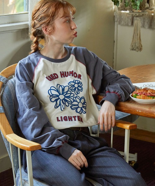 MONO-MART LADY'S(モノマートレディース)の「配色ステッチ×フラワーグラフィックプリント ラグラン 長袖Tシャツ(Tシャツ/カットソー・レディース・グレー系/ネイビー系/グレー系1/ブラック系/ホワイト系/ベージュ系・FREE)」の22枚目の写真