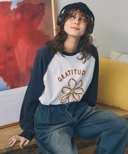 ラグランステッチ34 セール】配色ステッチ×フラワーグラフィックプリント ラグラン