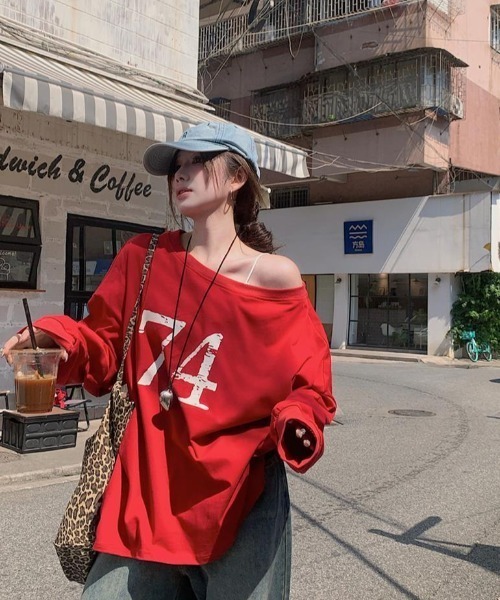ENIM BY VICKY(エニムバイビッキー)の「前後2wayプリントオフショルロンT(Tシャツ/カットソー・レディース・グレー/レッド・M)」の20枚目の写真