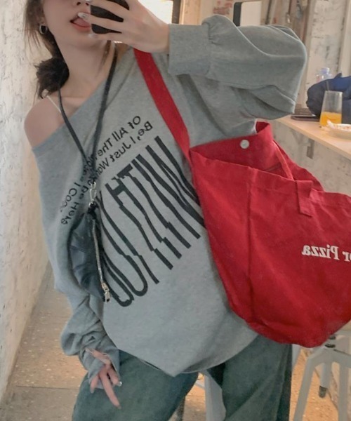 ENIM BY VICKY(エニムバイビッキー)の「前後2wayプリントオフショルロンT(Tシャツ/カットソー・レディース・グレー/レッド・M)」の8枚目の写真