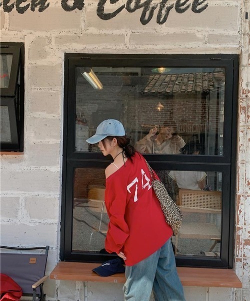 ENIM BY VICKY(エニムバイビッキー)の「前後2wayプリントオフショルロンT(Tシャツ/カットソー・レディース・グレー/レッド・M)」の15枚目の写真