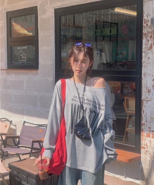 ENIM BY VICKY(エニムバイビッキー)の「前後2wayプリントオフショルロンT(Tシャツ/カットソー・レディース・グレー/レッド・M)」の6枚目の写真
