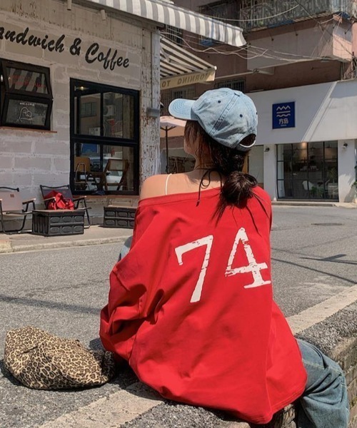 ENIM BY VICKY(エニムバイビッキー)の「前後2wayプリントオフショルロンT(Tシャツ/カットソー・レディース・グレー/レッド・M)」の10枚目の写真