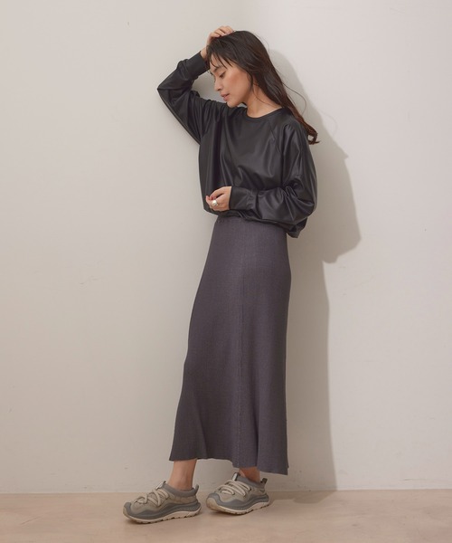 NERGY（ナージー）の「【イージーケア】Synthetic Leather クロップド丈プルオーバー（その他トップス・レディース・ブラック・FREE）」の4枚目の写真