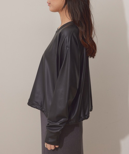 NERGY（ナージー）の「【イージーケア】Synthetic Leather クロップド丈プルオーバー（その他トップス・レディース・ブラック・FREE）」の15枚目の写真