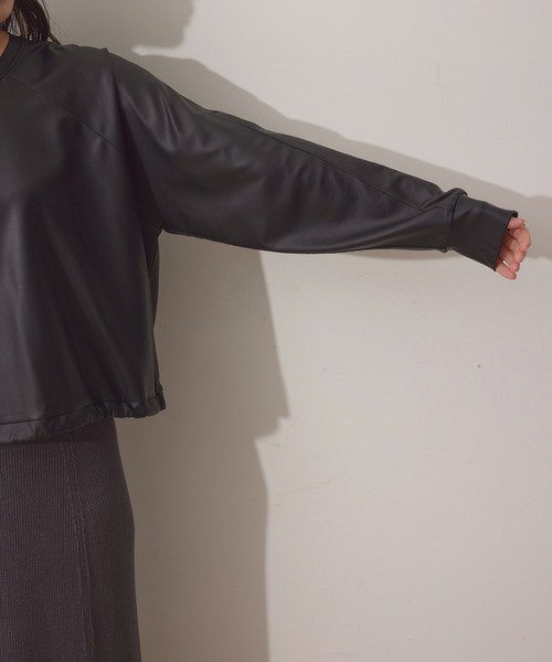 NERGY（ナージー）の「【イージーケア】Synthetic Leather クロップド丈プルオーバー（その他トップス・レディース・ブラック・FREE）」の19枚目の写真