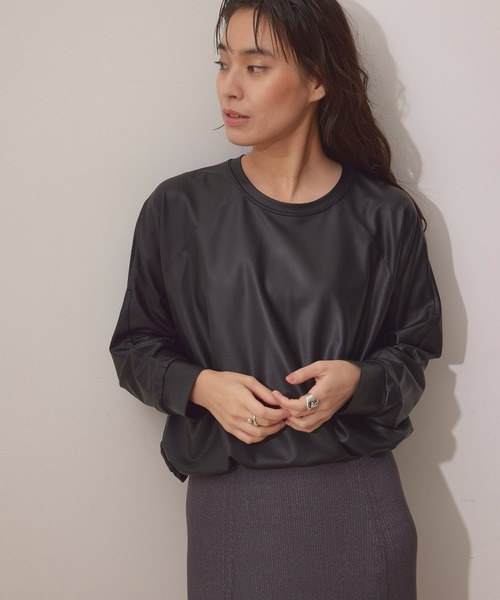 NERGY（ナージー）の「【イージーケア】Synthetic Leather クロップド丈プルオーバー（その他トップス・レディース・ブラック・FREE）」の3枚目の写真