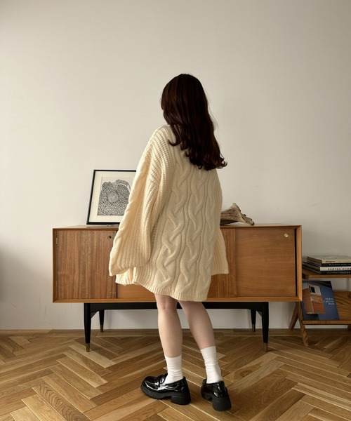 Olu.（オルドット）の「オーバーサイズケーブルニット[2way]（ニット/セーター・レディース・アイボリー/グレー/ピンク・FREE）」の9枚目の写真