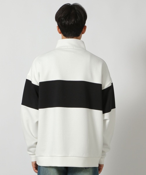 LAKOLE（ラコレ）の「パネルハーフZIPロゴプルオーバー/143694