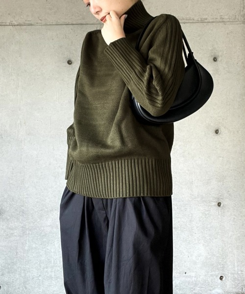 Doula Doula(ドゥーラドゥーラ)の「ルーズタートルネックニット(ニット/セーター・レディース・モカ/カーキ/ブラック/アイボリー/ブルーグレー/チャコールグレー/ネイビー/ブラウン/ボルドー・FREE)」の16枚目の写真