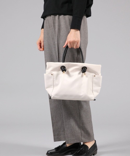 GLOBAL WORK（グローバルワーク）の「撥水軽量6ポケット2WAY/150037（トートバッグ・レディース・ブラック/アイボリー/ベージュ・ONE SIZE）」の15枚目の写真