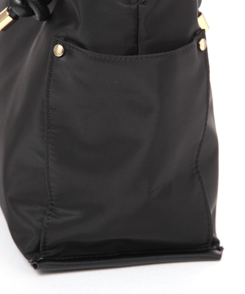GLOBAL WORK（グローバルワーク）の「撥水軽量6ポケット2WAY/150037（トートバッグ・レディース・ブラック/アイボリー/ベージュ・ONE SIZE）」の4枚目の写真