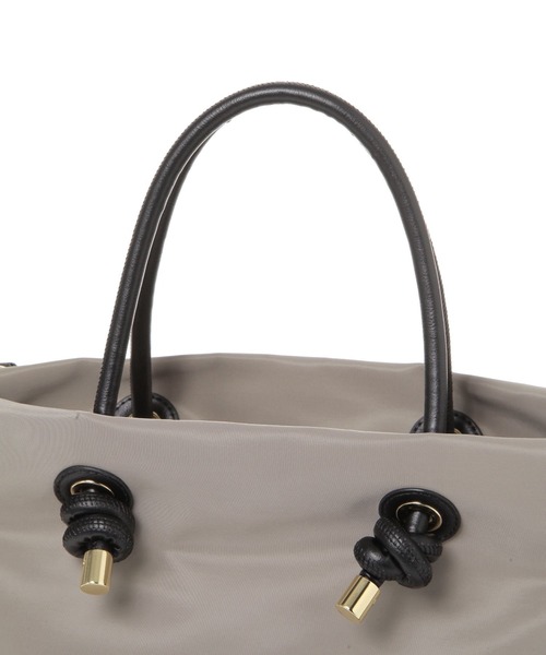 GLOBAL WORK（グローバルワーク）の「撥水軽量6ポケット2WAY/150037（トートバッグ・レディース・ブラック/アイボリー/ベージュ・ONE SIZE）」の12枚目の写真