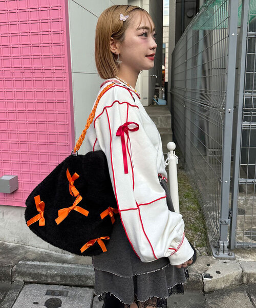 HELLO.SANFRANCISCO（ハローサンフランシスコ）の「【HELLO.SANFRANCISCO/ハローサンフランシスコ】リボンファーバッグ（トートバッグ・レディース・ブラック/オレンジ/ブルー・FREE）」の4枚目の写真