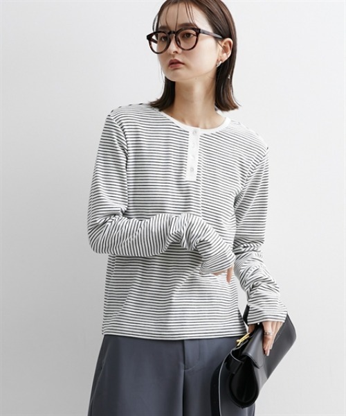nissen(ニッセン)の「前後2WAY袖くしゅくしゅヘンリーネックTシャツ(Tシャツ/カットソー・レディース・ベージュ系/ブラック/オフホワイト・M/L)」の1枚目の写真