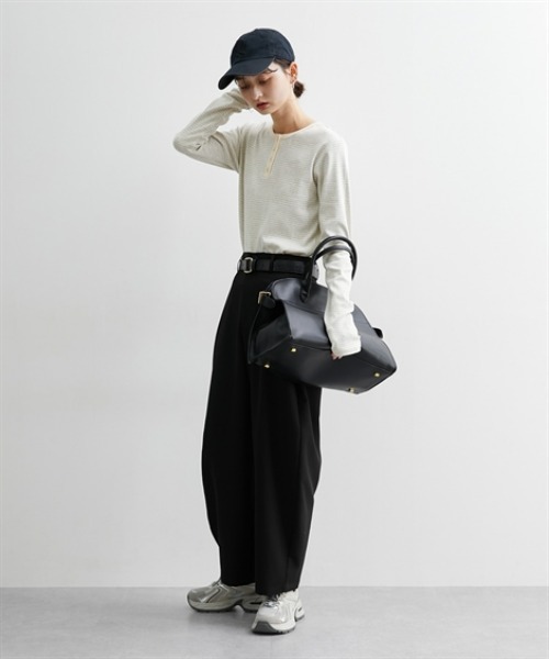 nissen(ニッセン)の「前後2WAY袖くしゅくしゅヘンリーネックTシャツ(Tシャツ/カットソー・レディース・ベージュ系/ブラック/オフホワイト・M/L)」の17枚目の写真