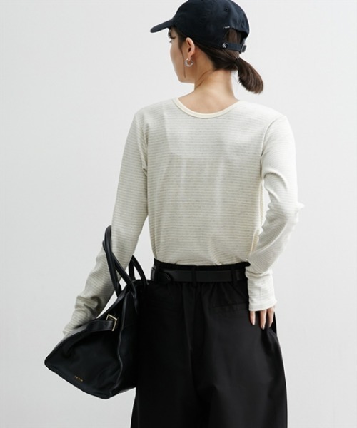 nissen(ニッセン)の「前後2WAY袖くしゅくしゅヘンリーネックTシャツ(Tシャツ/カットソー・レディース・ベージュ系/ブラック/オフホワイト・M/L)」の6枚目の写真